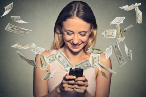 Smartphone mit Nutzerin